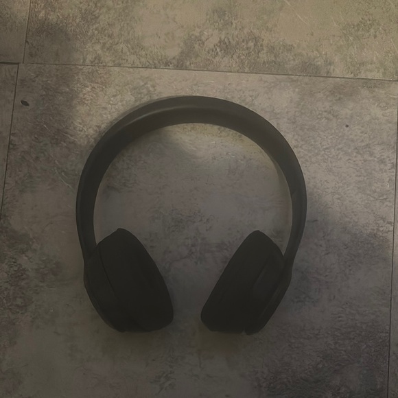 Wireless Black Headphones - Picture 3 of 6